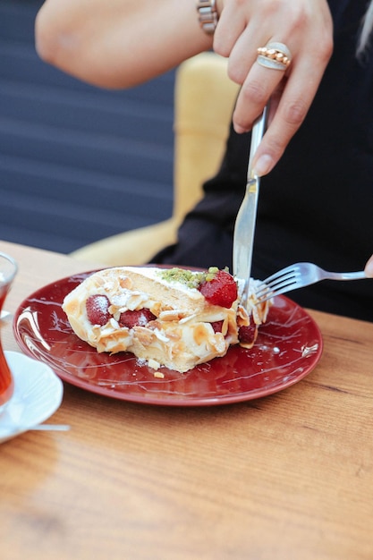 Conseil avec un délicieux gâteau sur table