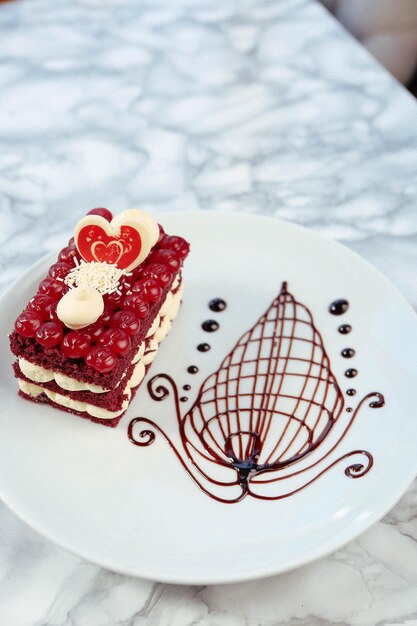 Conseil avec un délicieux gâteau sur table