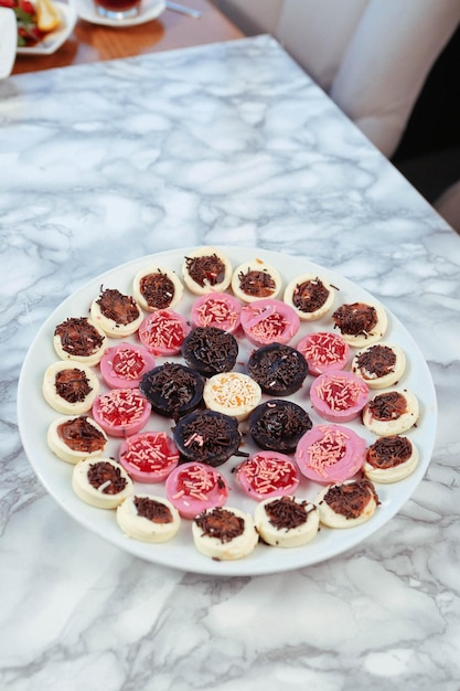 Conseil avec un délicieux gâteau sur table