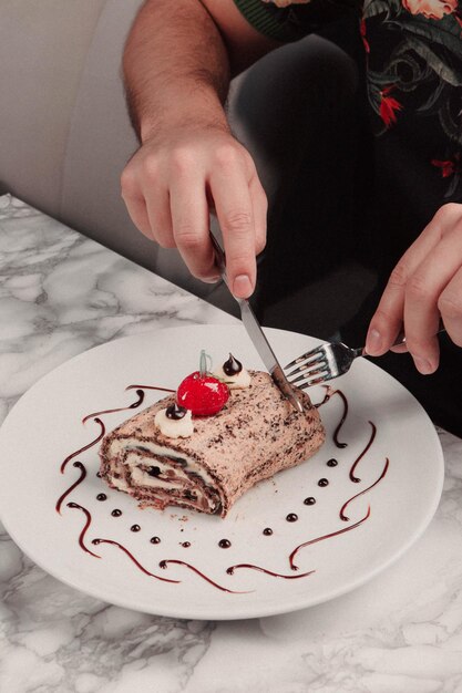 Conseil avec un délicieux gâteau sur table