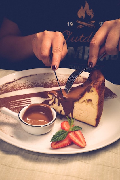 Conseil avec un délicieux gâteau sur table