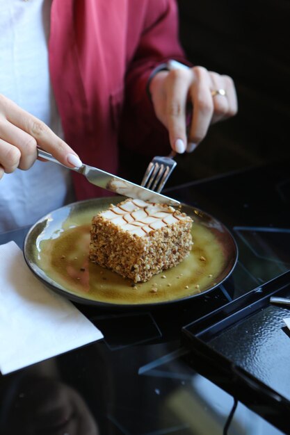 Conseil avec un délicieux gâteau sur table