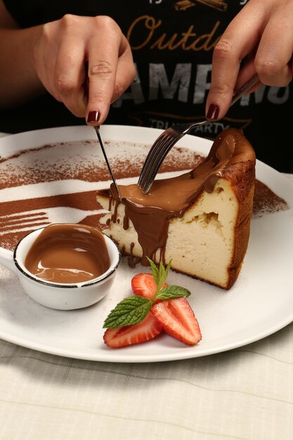 Conseil avec un délicieux gâteau sur table