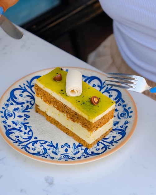 Conseil avec un délicieux gâteau sur table