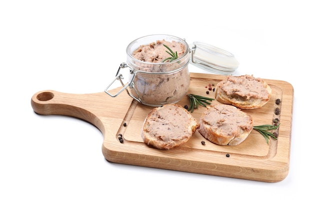 Conseil avec pate sandwichs isolé sur fond blanc