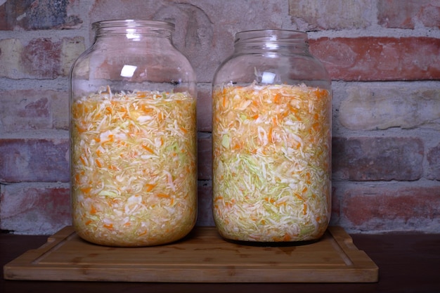 Conservation de la fermentation Choucroute dans des bocaux en verre fond brique