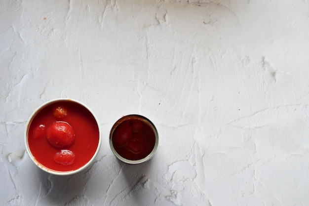 Conserve de tomates en conserve dans un bol