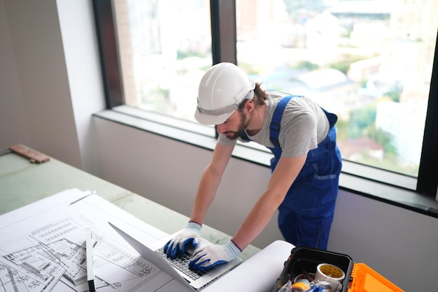 Constructeur sur le chantier