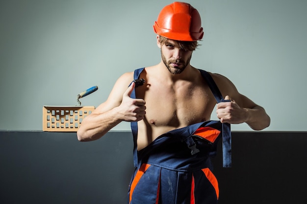 Constructeur d'homme musclé sexy