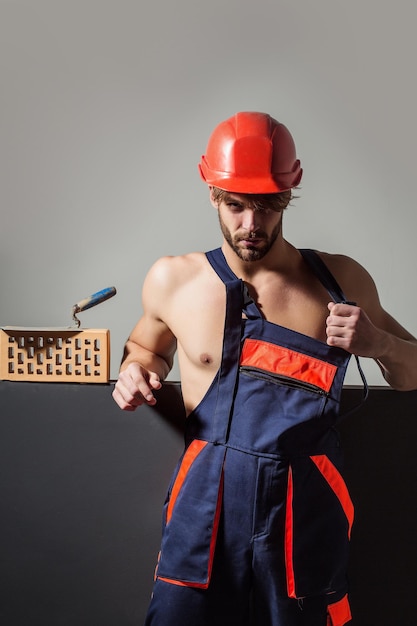 Constructeur d'homme musclé sexy