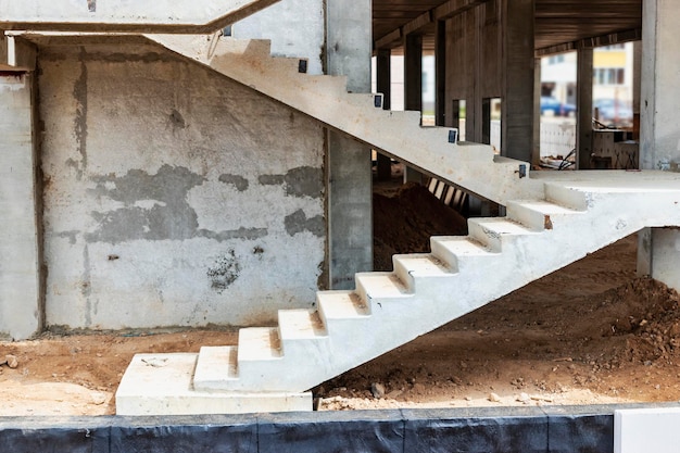 Construction d'un bâtiment en béton armé Eléments d'une maison en béton Eléments de structure Chantier Fondations et grillages