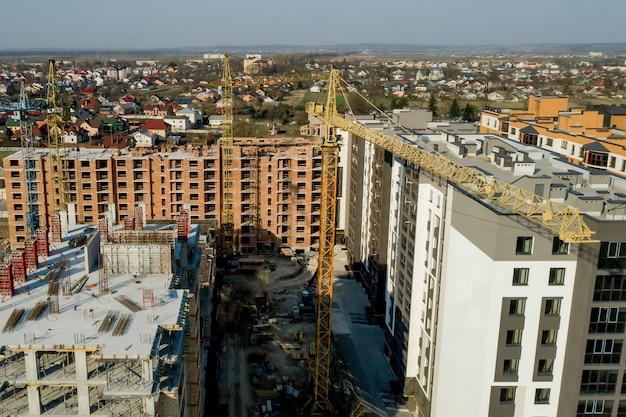 Construction et construction d'immeubles de grande hauteur, industrie de la construction avec équipements de travail et ouvriers.