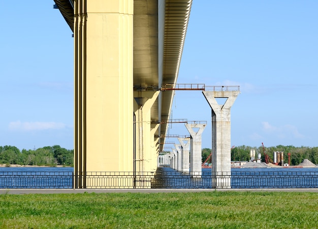 Construction d'un nouveau pont sur la Volga, Russie