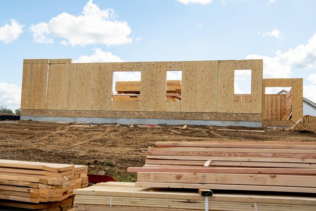 Photo construction d'une nouvelle maison en contreplaqué