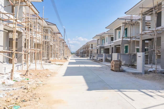 Photo construction d'une nouvelle maison résidentielle en cours sur le chantier de construction