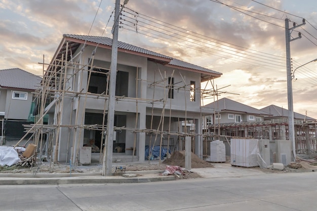 Construction nouvelle maison résidentielle en cours sur le chantier