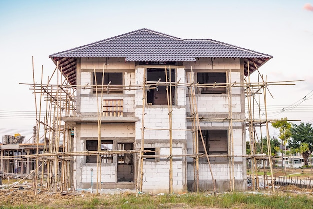 Construction d'une nouvelle maison résidentielle en cours sur le chantier