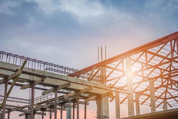 Construction d'une nouvelle maison résidentielle en cours sur le chantier