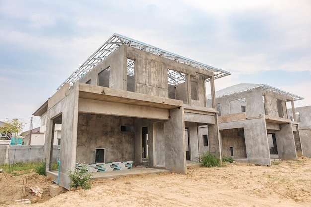 construction d'une nouvelle maison résidentielle avec système de préfabrication en cours sur le chantier