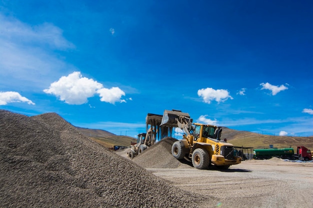 Construction de routes autoroute Cerro de Pasco andine paysage Pérou