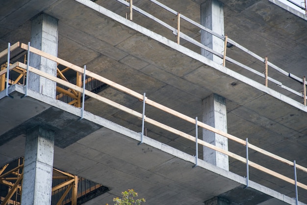 Construire une maison haute dans la ville