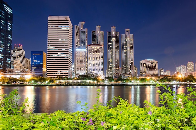 Construire la nuit de Bangkok