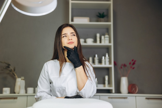 Consultation en clinique de cosmétologie.