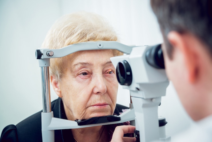 Photo consultation avec un ophtalmologiste. équipement médical. coreometry.