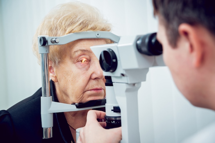 Photo consultation avec un ophtalmologiste. équipement médical.