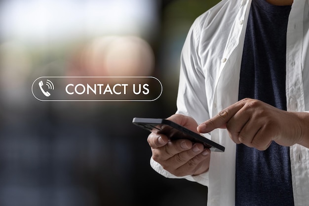 Photo contactez-nous support client hotline personnes connect application téléphonique fond bleuxaxa