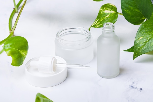 Contenants en verre blanc pour cosmétiques biologiques naturels