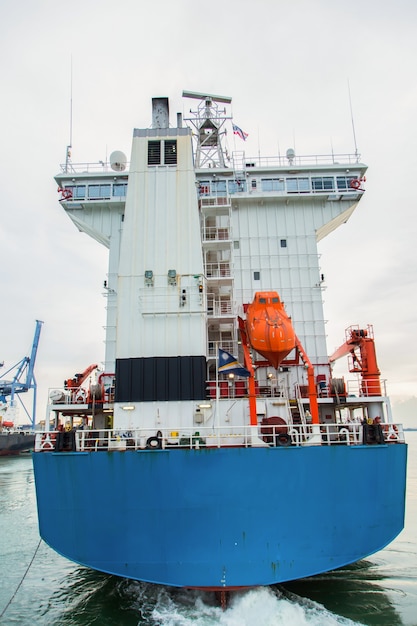 Conteneur d'expédition industrielle au port