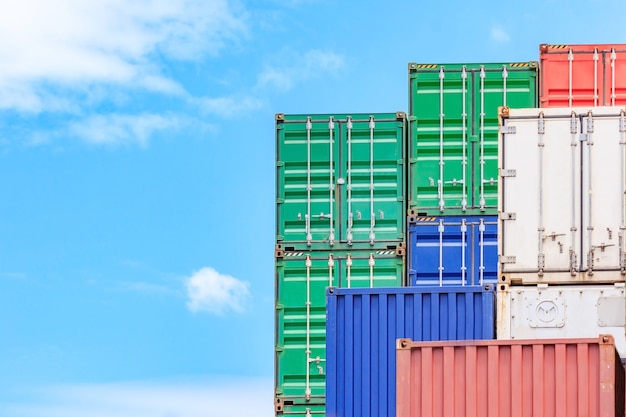 Photo conteneur, porte-conteneurs en import export et logistique d’affaires par trade port