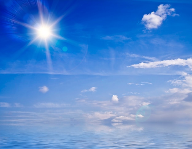 Photo contexte de la nature. nuages blancs sur ciel bleu