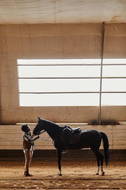 Contour femme avec cheval