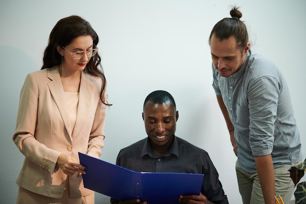 Contrat d'emploi de lecture d'équipe