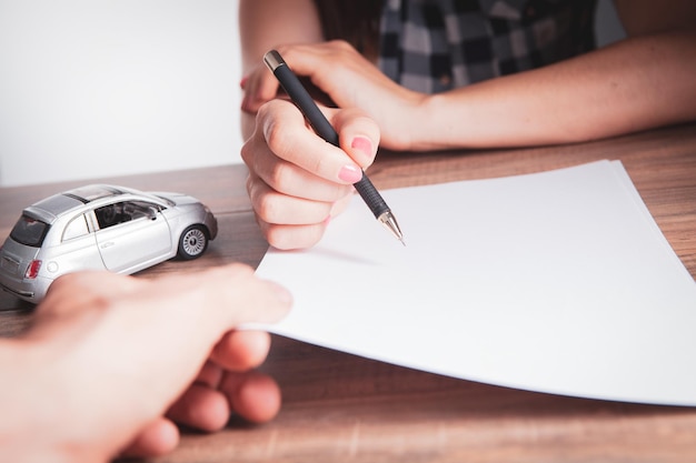 Contrat de vente ou d'assurance automobile