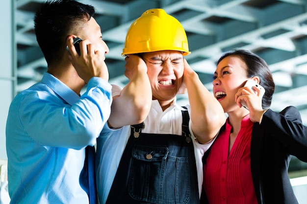 Contremaître, chef et chef d'équipe en usine