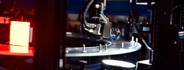 Photo contrôle de haute qualité dans la fabrication d'une machine de tri optique pour les écrous de fixation dans la gamme de produits