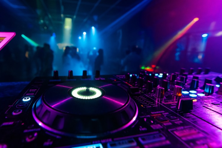 Photo contrôleur dj professionnel pour mixer de la musique électronique