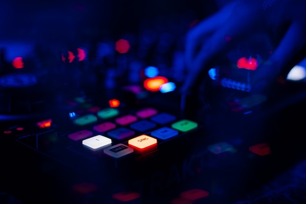 Contrôleur DJ professionnel pour mixer de la musique électronique