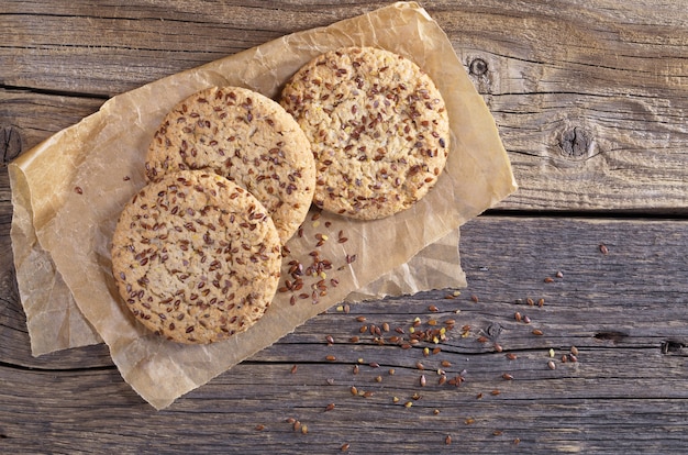 Cookie aux graines de lin sur table en bois rustique