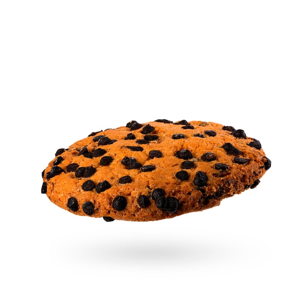 Cookie aux pépites de chocolat isolé sur fond blanc