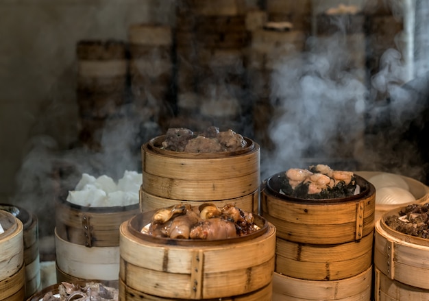 Les cookies chinois à la vapeur sont dans la cuisine