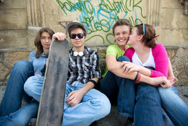 Photo cool couples d'adolescents