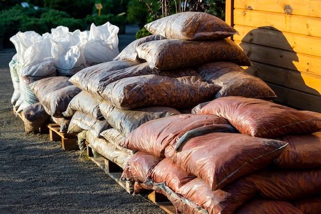 Copeaux de bois naturel et écorce d'arbre pour la décoration de paysage dans des sacs à vendre