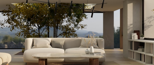 Copiez l'espace sur une table basse dans un salon contemporain moderne avec arbre d'intérieur
