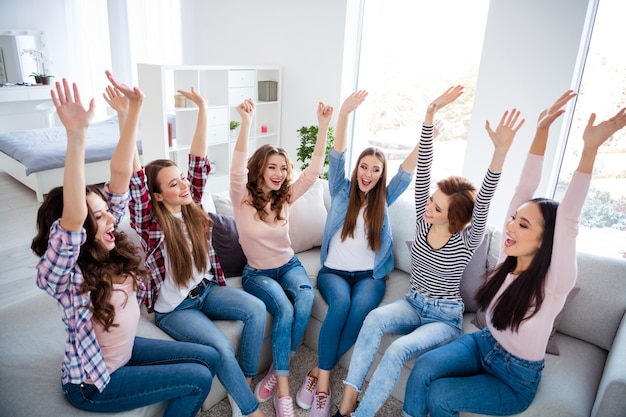 copines à la maison