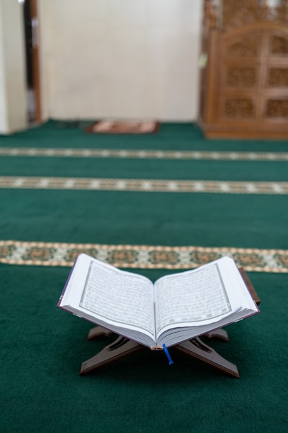 Coran dans la mosquée