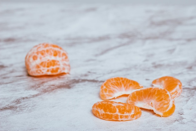 Écorces de mandarine en marbre propre